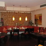 ホテル Garni Cafe Raepple 3*