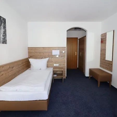 ホテル Garni Cafe Raepple