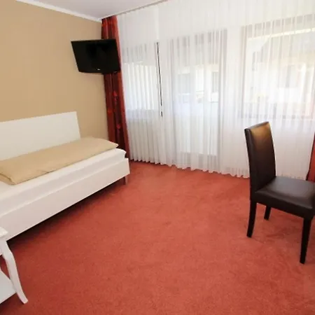 Garni Cafe Raepple 호텔