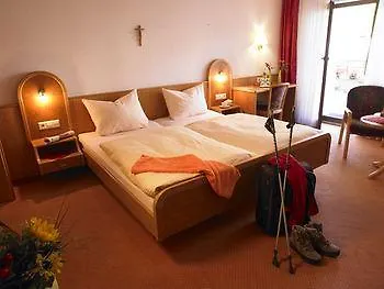 ホテル Garni Cafe Raepple